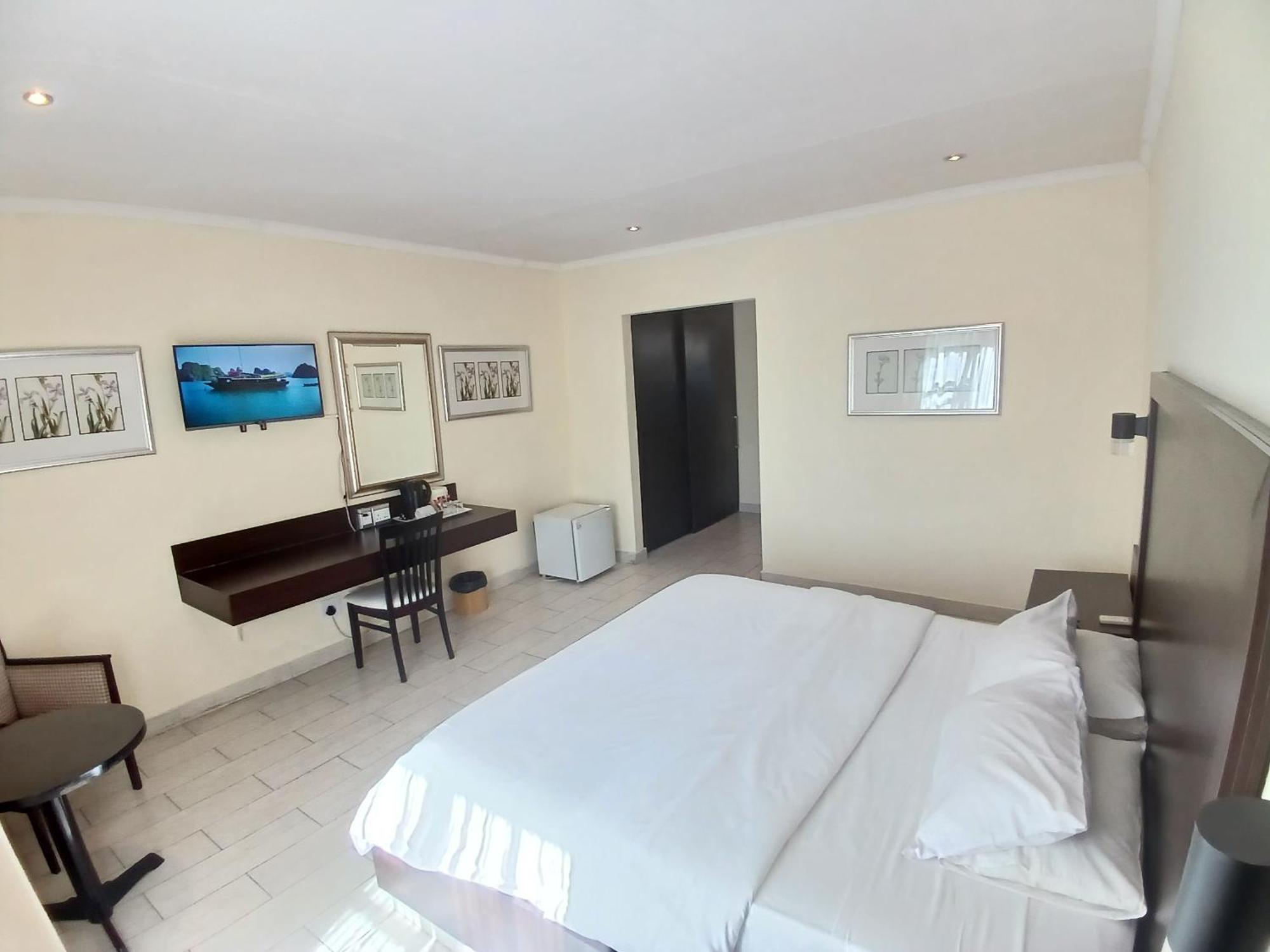 Villa Via Hotel Midrand Exterior photo